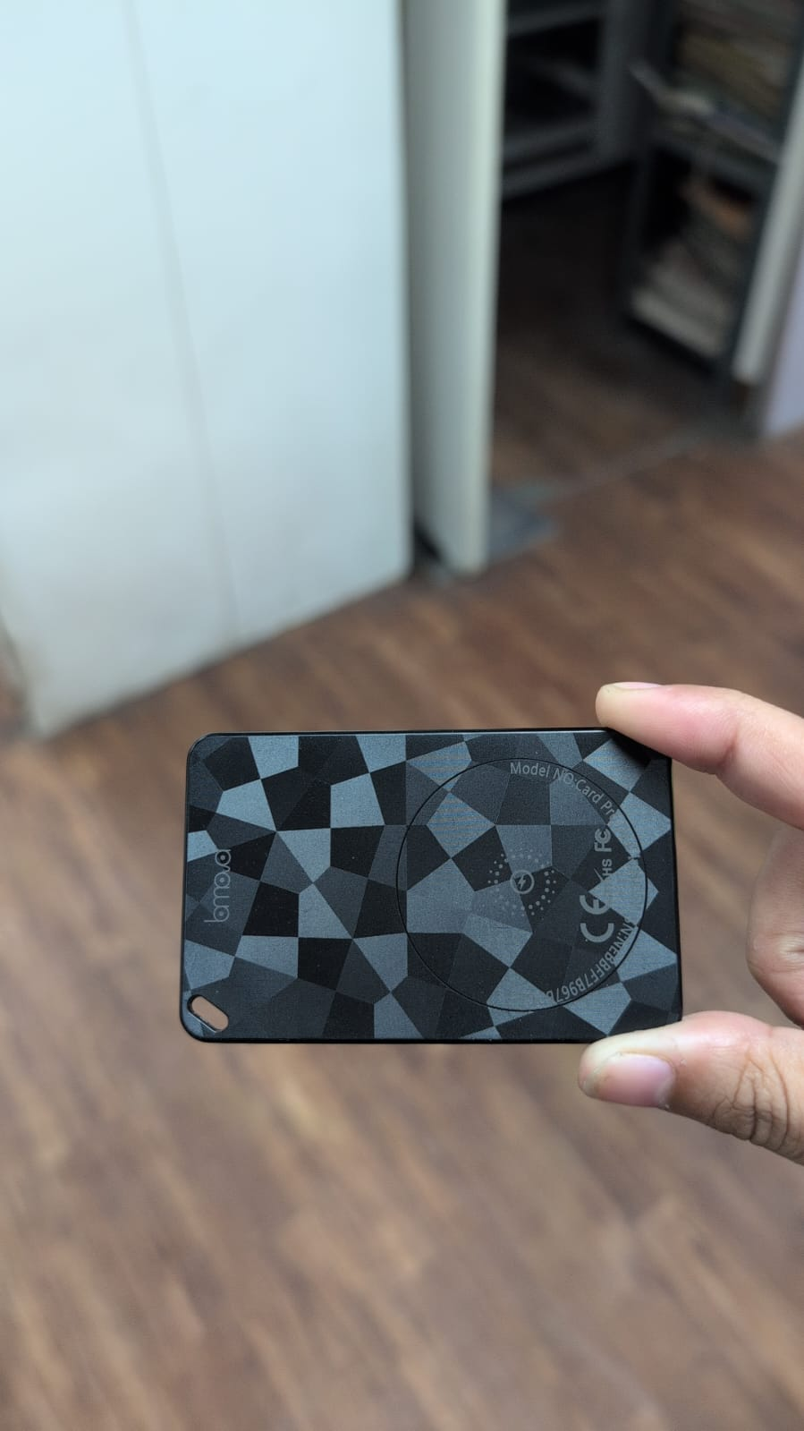 Card Pro smart card - back with wireless charging